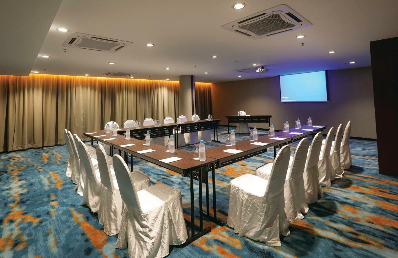 Rhr Hotel カジャン エクステリア 写真